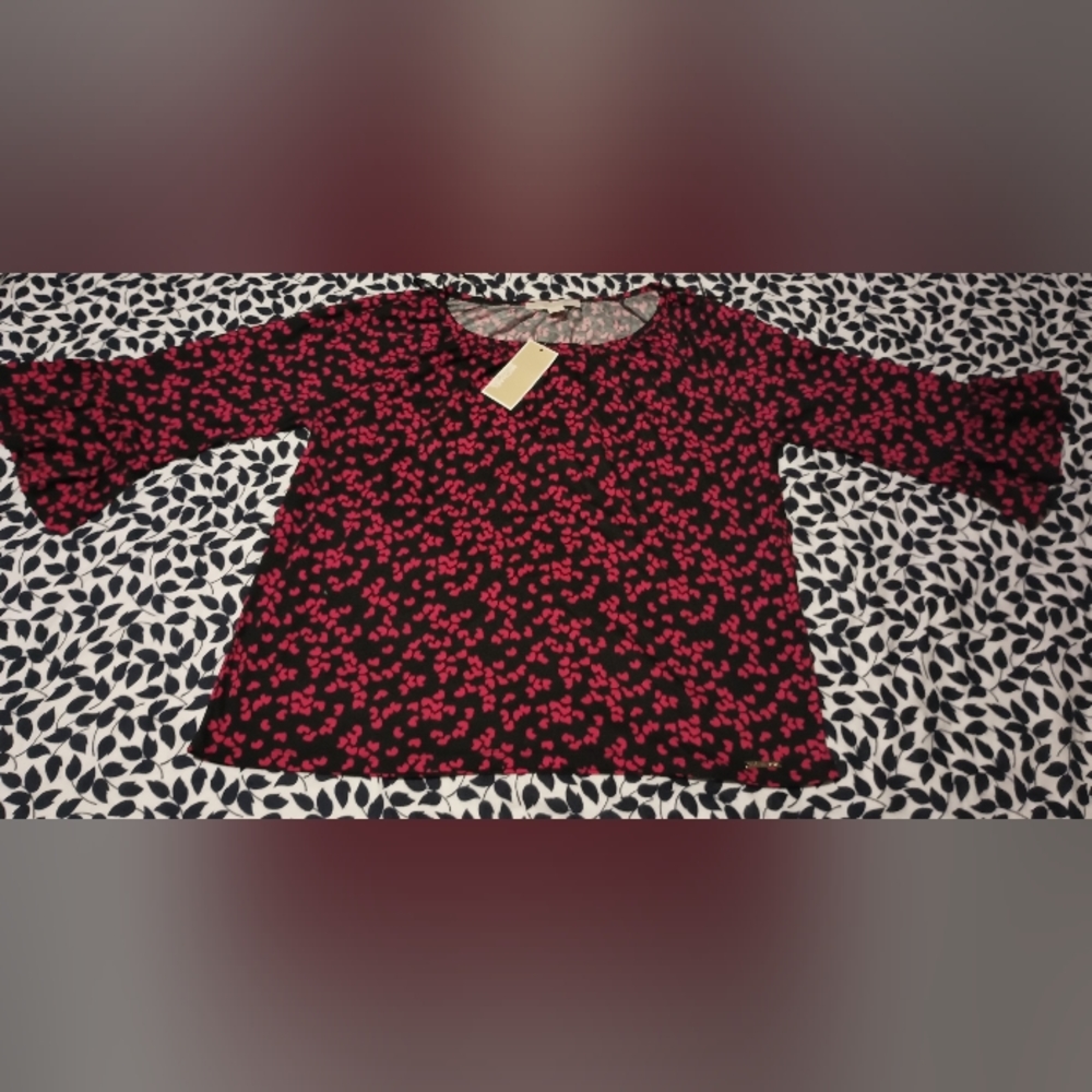 Gallery image 2 for Michael Kors Hearts Shirt, Medium