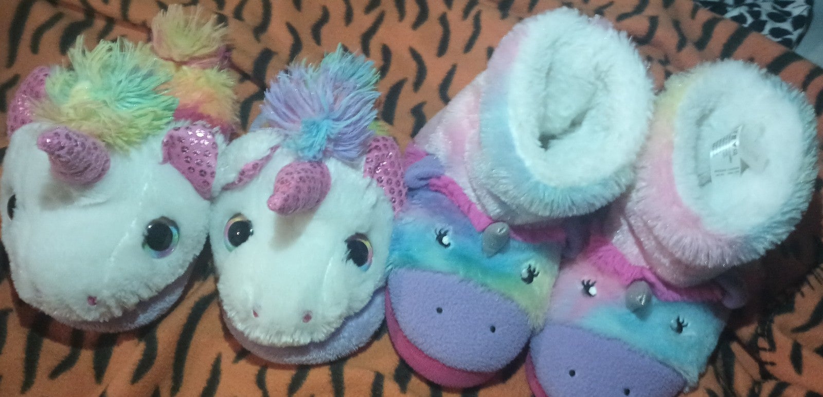 Totes/Wonder Nation Set of Unicorn Slippers