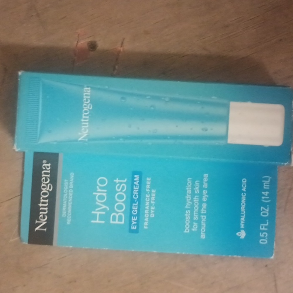 Gallery image 2 for Neutrogena Hydro Boost Skincare Duo