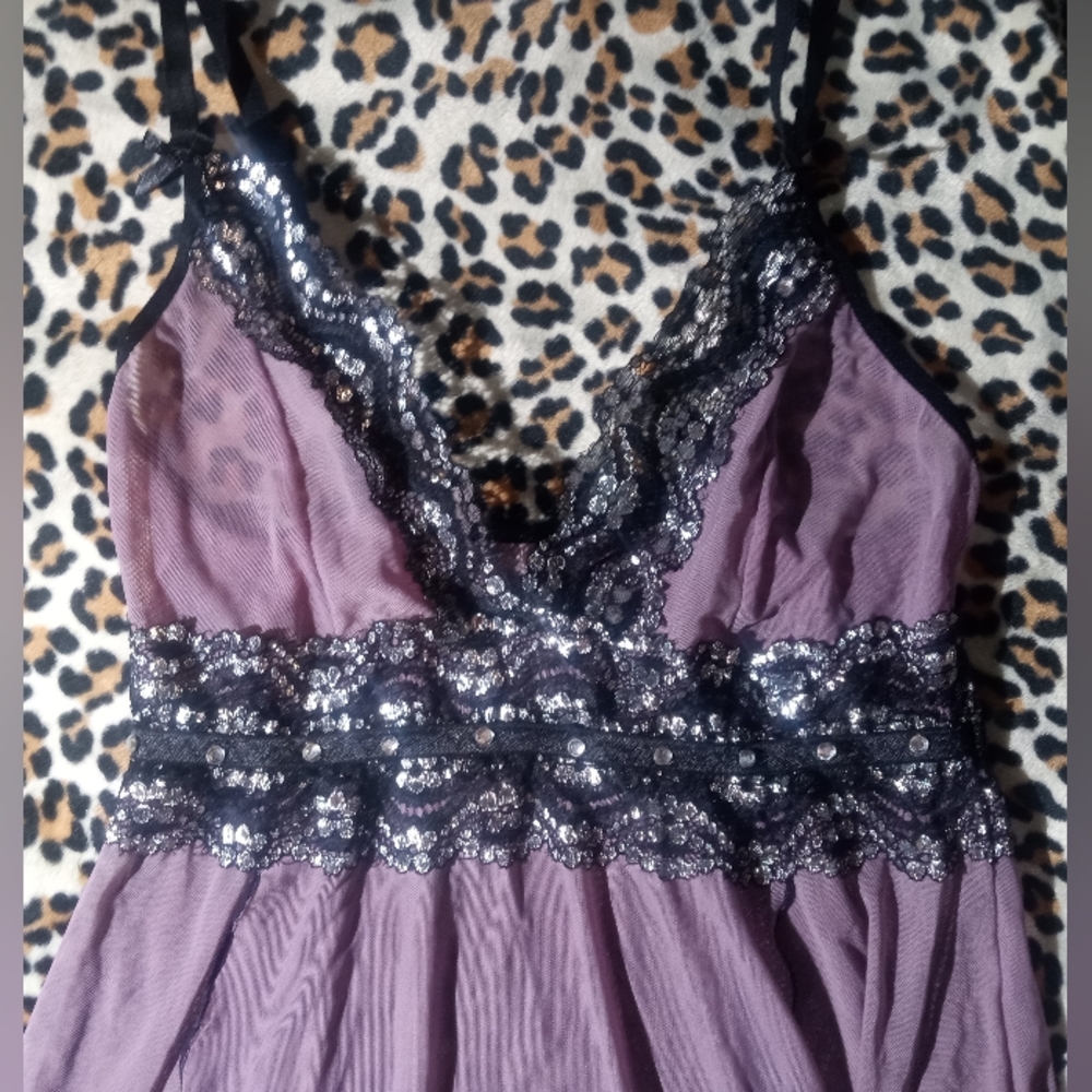 Gallery image 2 for Nightie- Shortie in Size Small or 4/6
