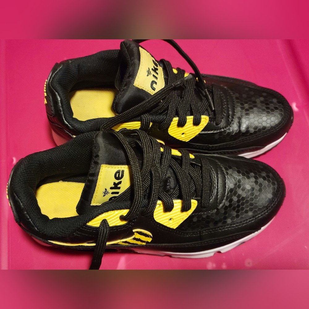 Gallery image 3 for Nike Air Max 90 SE Lil Bugs Sneakers, Youth 4.5