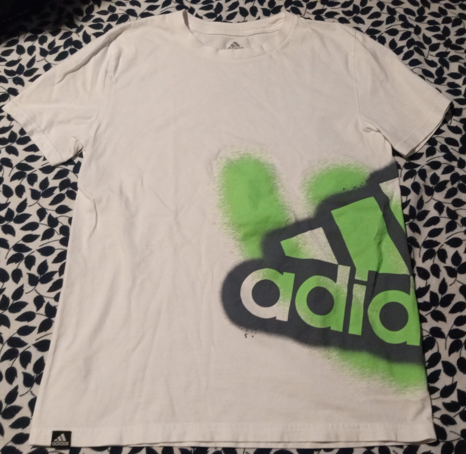 Adidas Youth T-shirt, Medium 10/12