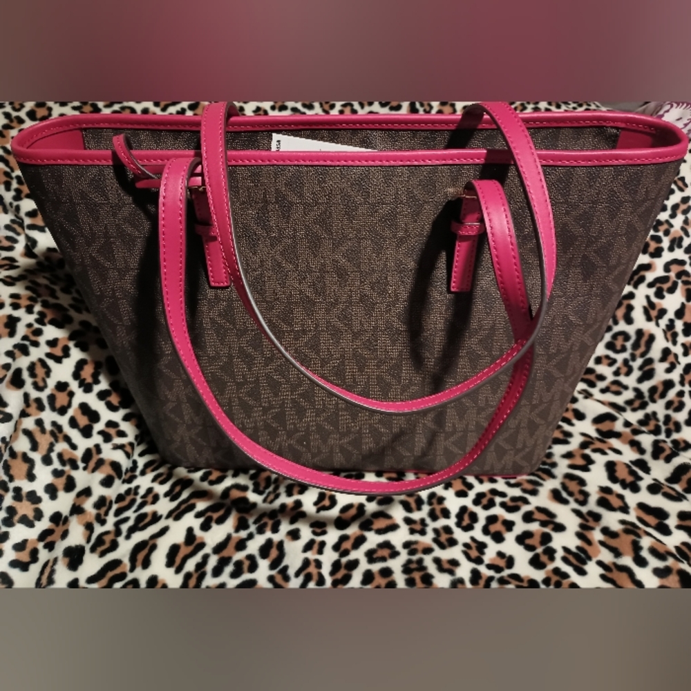Gallery image 4 for Michael Kors Jet Set Charm Large Tote