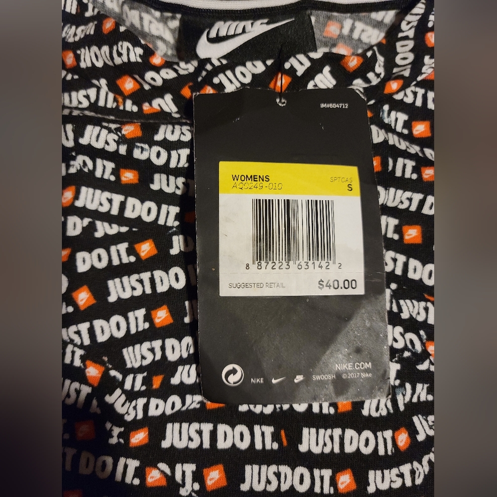 Gallery image 3 for Nike Just Do It Graphic T-Shirt, Small