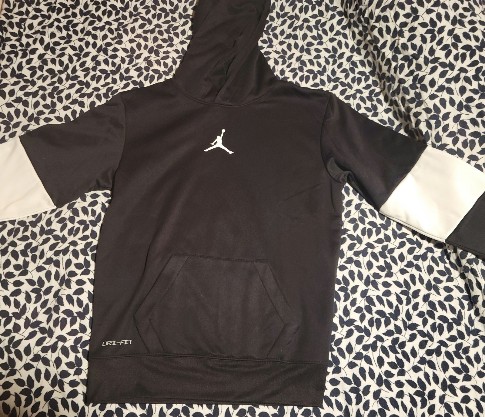 Gallery image 2 for Jordan Hoodie Youth Size Large