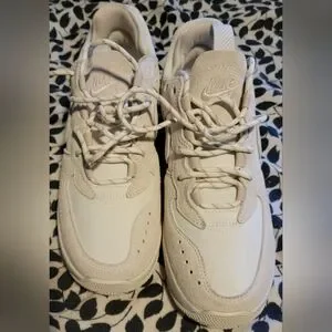 Gallery image 4 for Nike Air FORCE 1 WILD Phantom Low