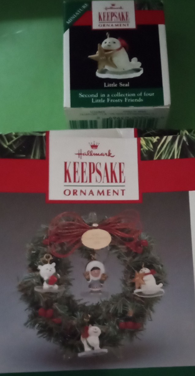 Hallmark Keepsake Wreath & Mini Ornament