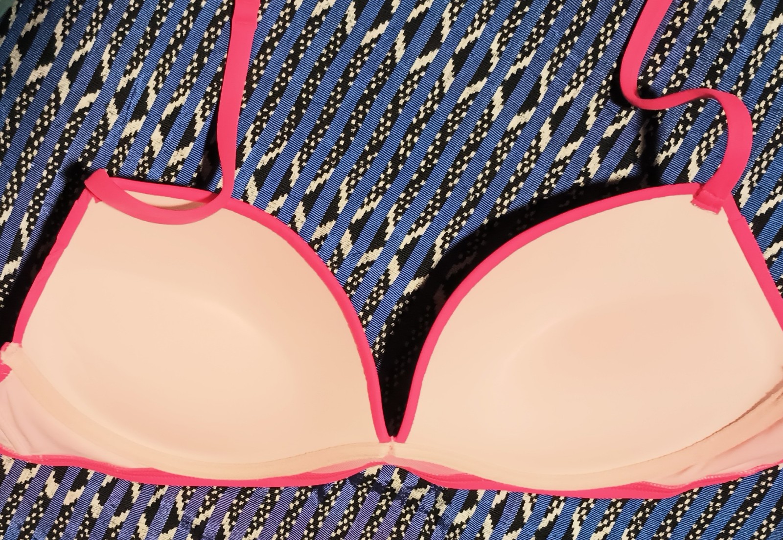 Gallery image 1 for Victoria's Secret Bikini Top, 32 DD