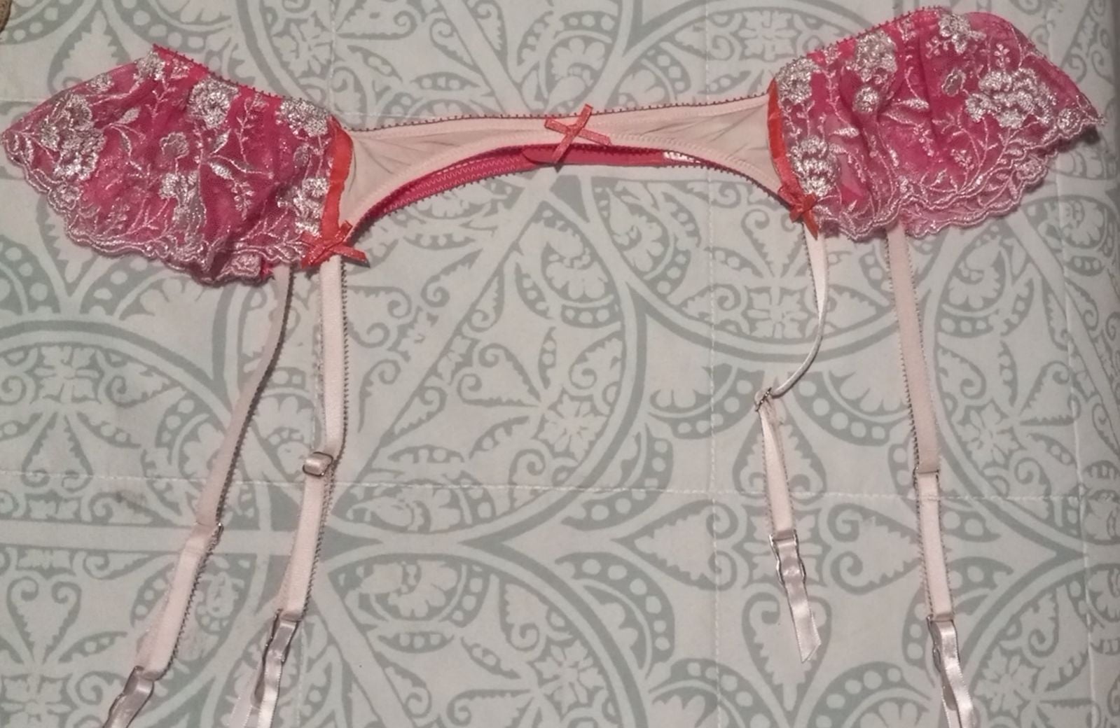 Gallery image 1 for Victoria's Secret Garter, Med/Large