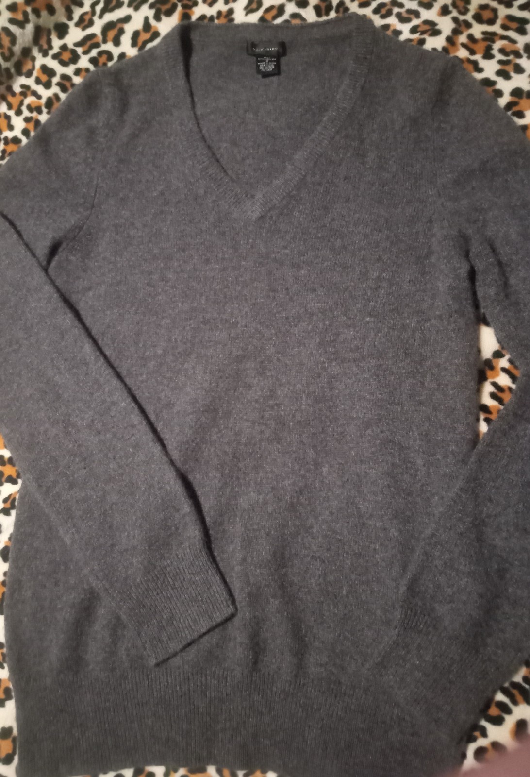 Only Mine 100% Cashmere V-Neck Sweater, Small