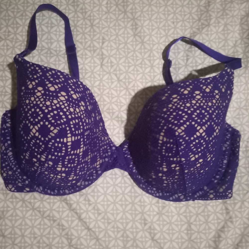 Gallery image 2 for Victoria's Secret Bra, 34DD
