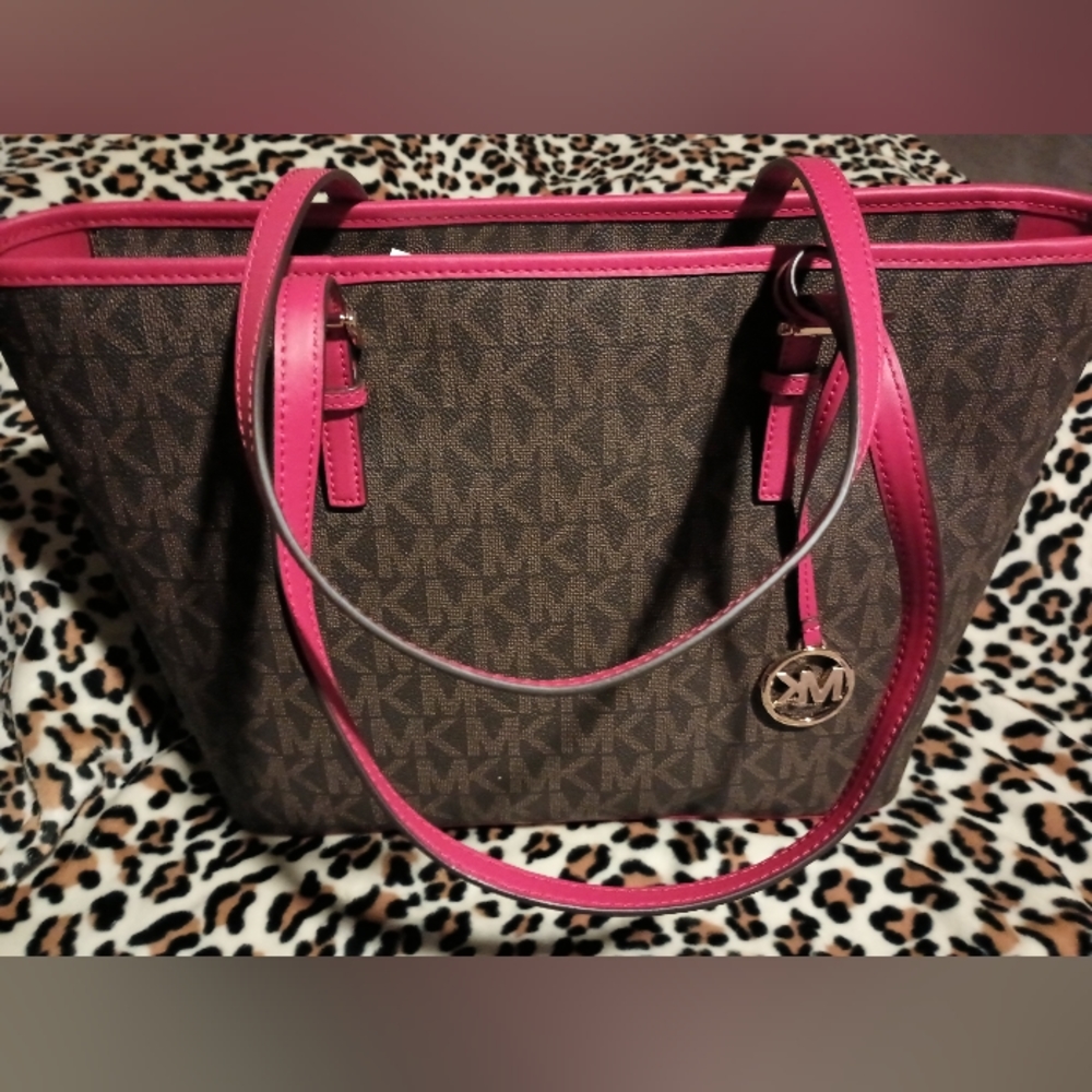 Gallery image 1 for Michael Kors Jet Set Charm Large Tote