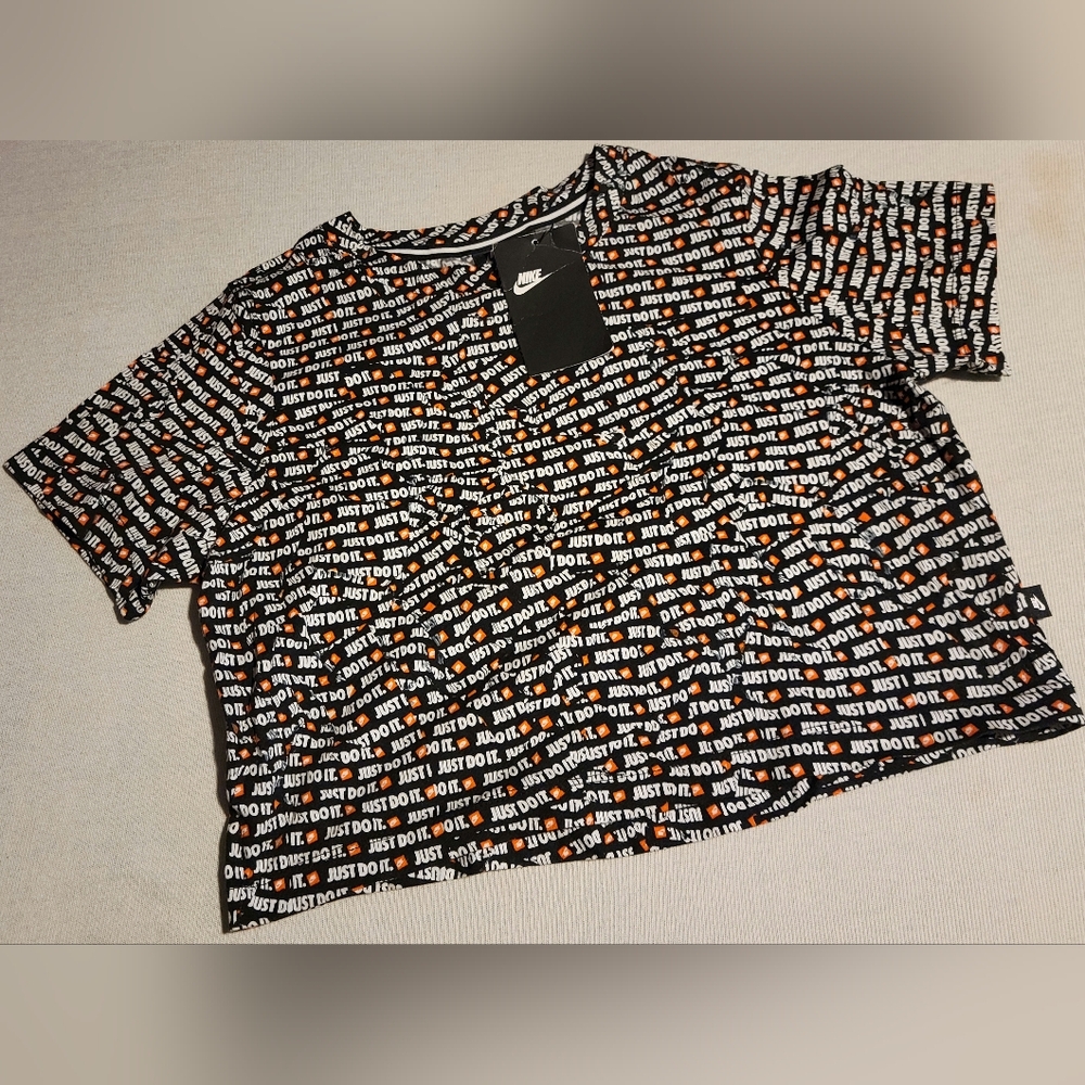 Gallery image 2 for Nike Just Do It Graphic T-Shirt, Small