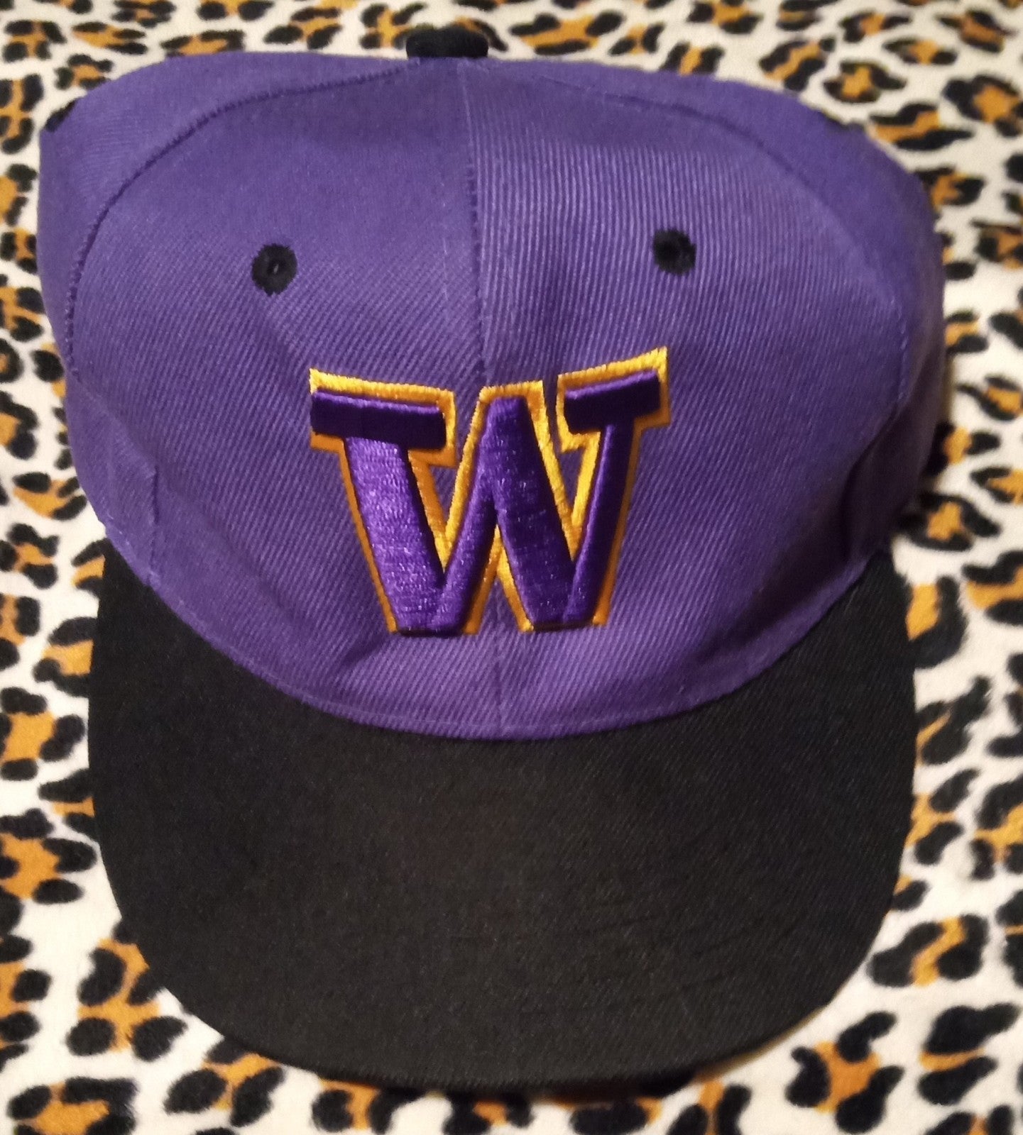 America UW Huskies Snapback Hat