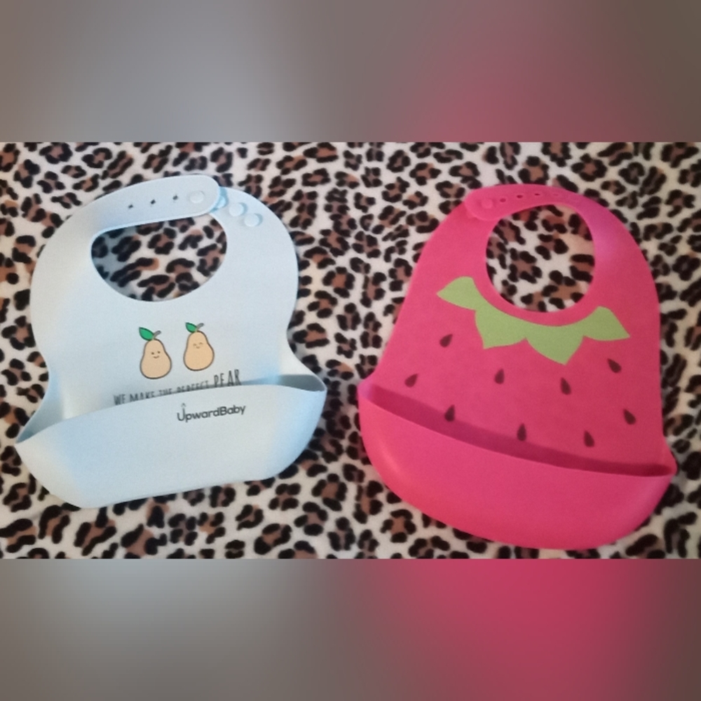 UPWARD Baby Set of 2 Silicone Bibs