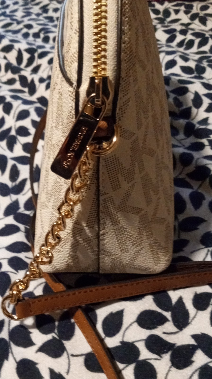 Gallery image 3 for Michael Kors Cindy Large Dome Crossbody