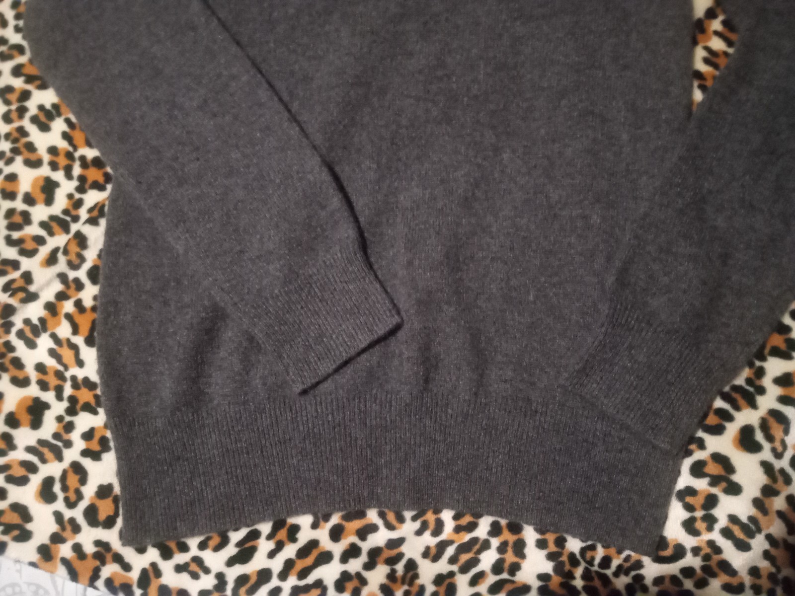 Gallery image 2 for Only Mine 100% Cashmere V-Neck Sweater, Small
