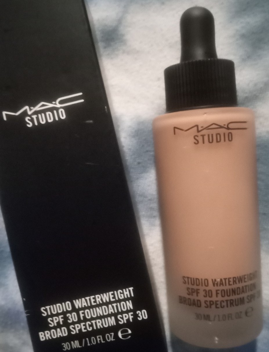 MAC Studio Waterweight SPF 30 Foundation, NW30