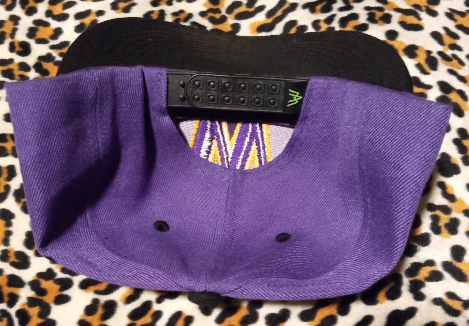 Gallery image 1 for America UW Huskies Snapback Hat