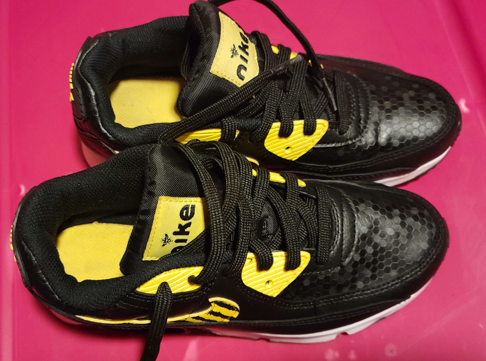 Gallery image 2 for Nike Air Max 90 SE Lil Bugs Youth Size 4.5